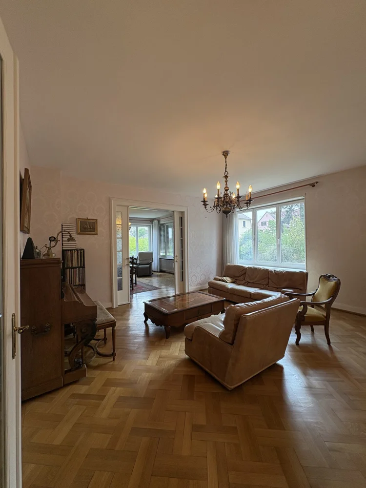 Pièce de réception de la maison de maître proposée à Barr.